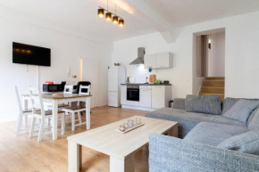Stay and Work Apartment - 8 single beds - central